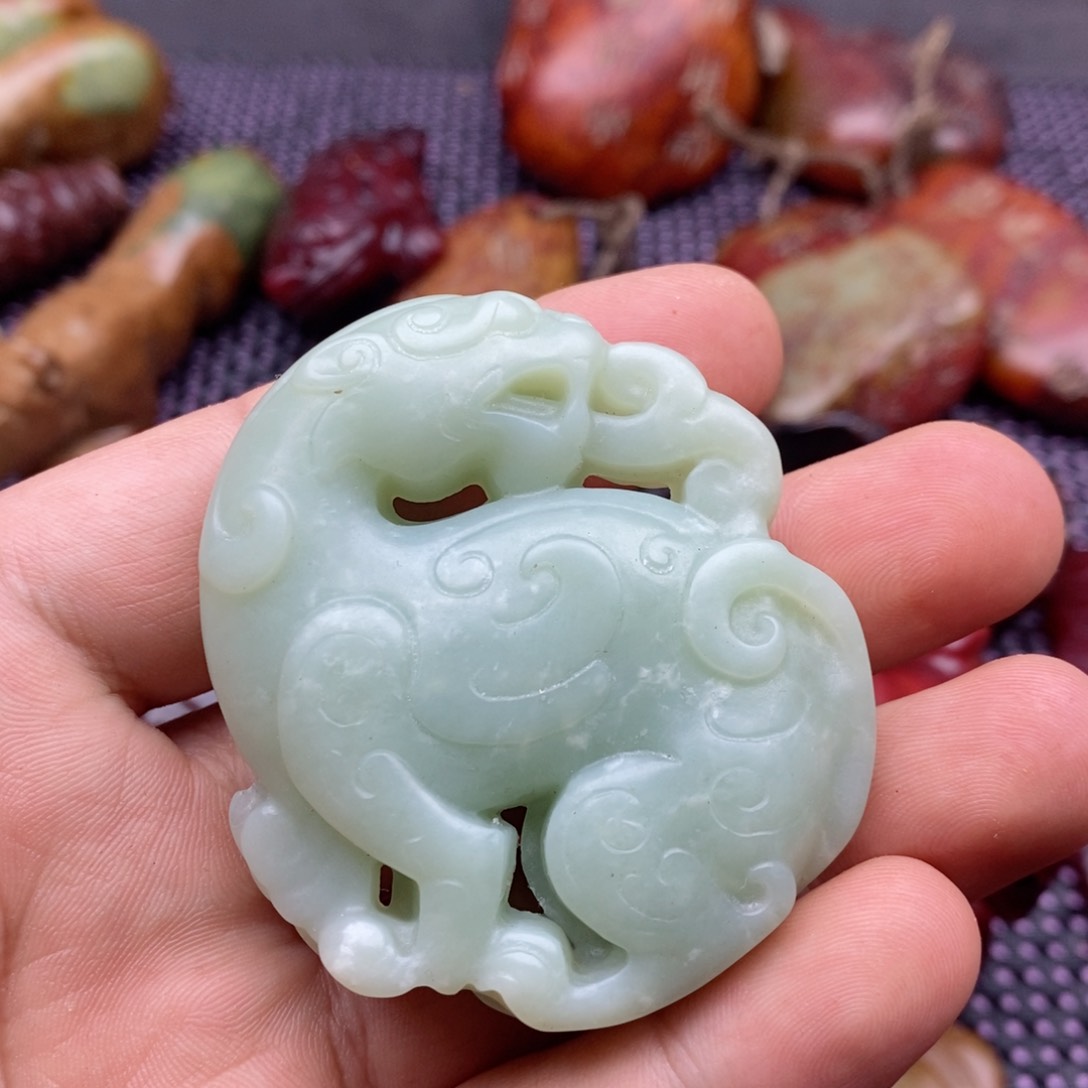 蛇纹石玉颈饰未镶嵌