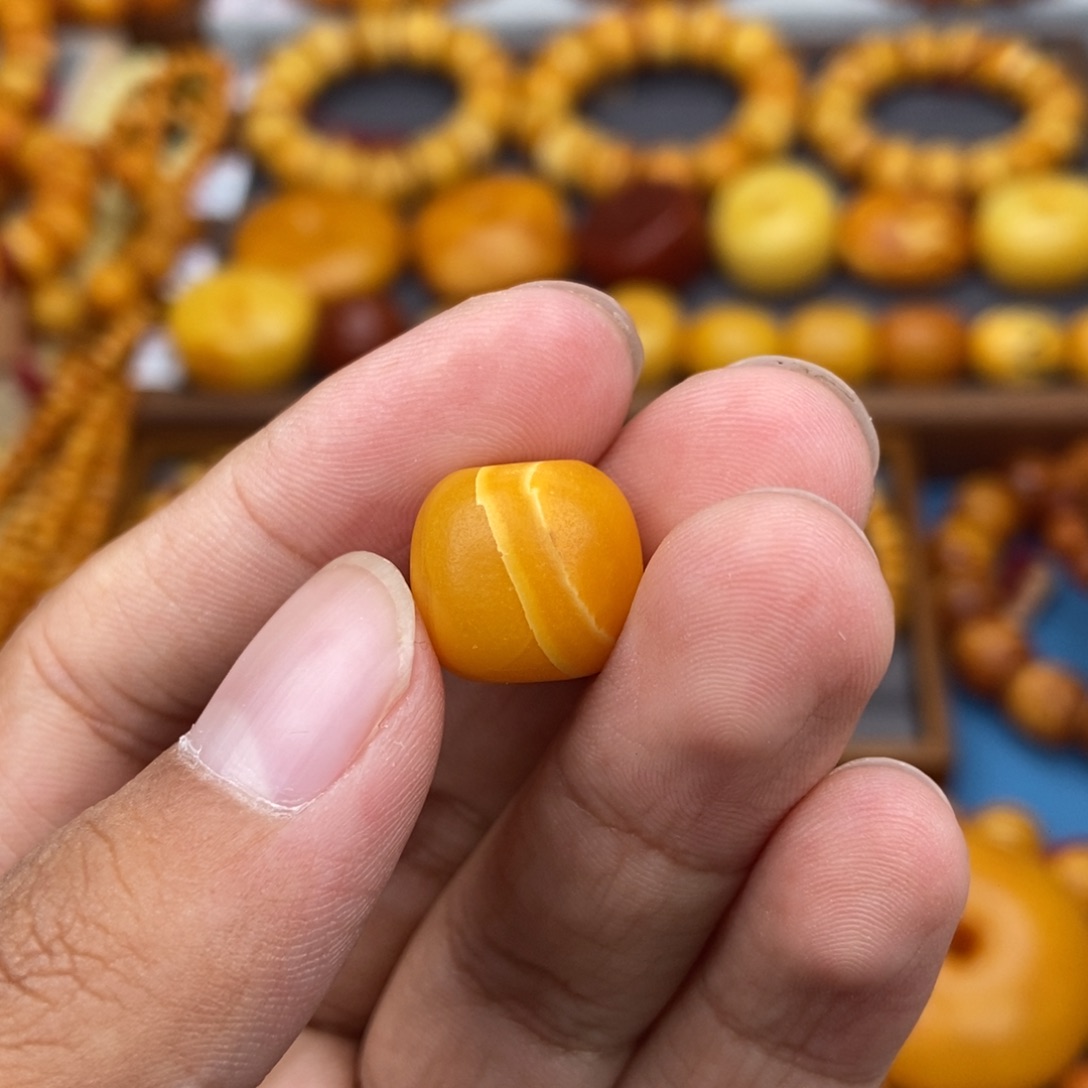 未镶嵌琥珀珠宝奇石