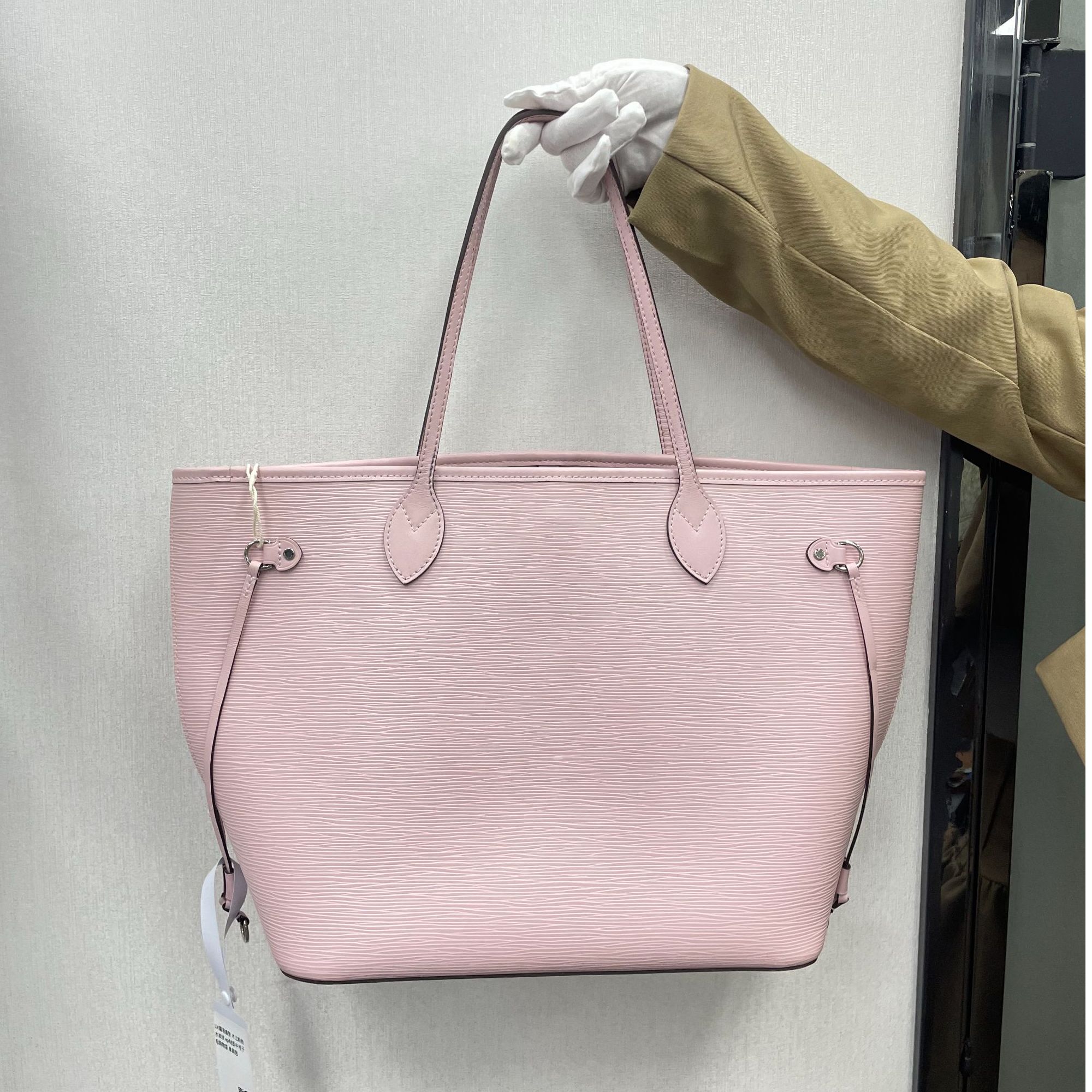 95新 LouisVuitton/路易威登 粉色nf水波纹/云海优选/H17598