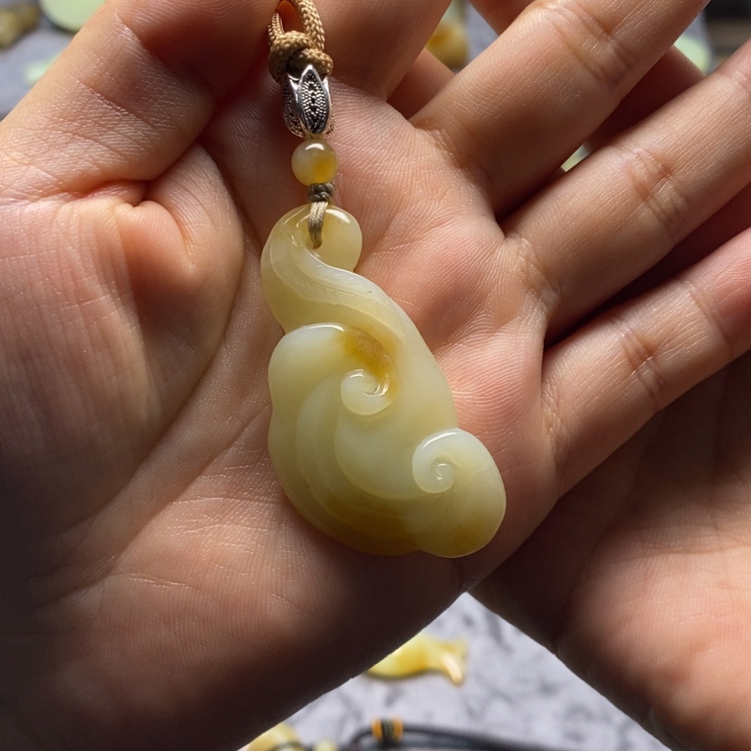 爱***谁和田玉（糖玉）未镶嵌颈饰
