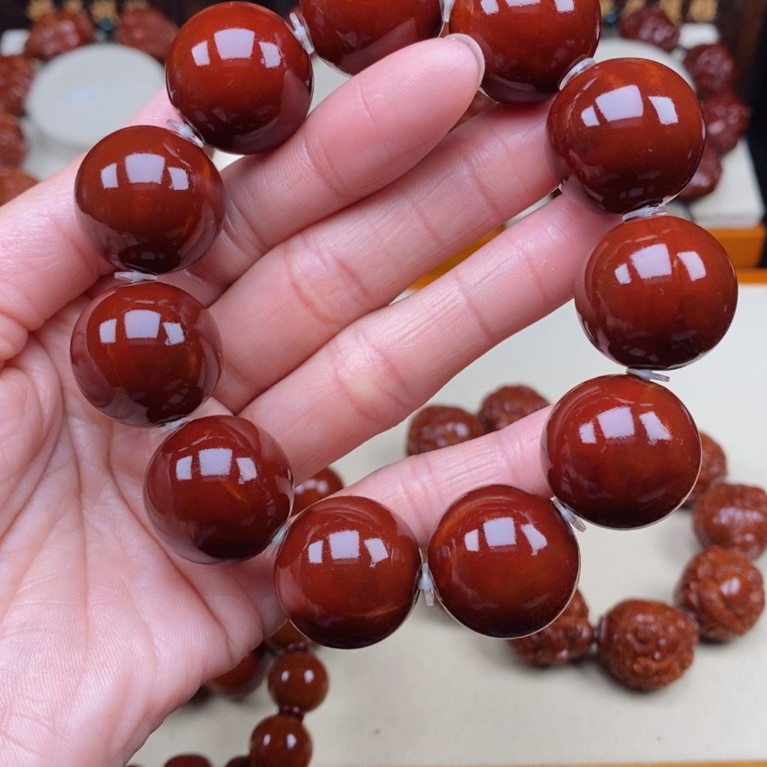 橄榄核吊坠雪**鹰光珠，