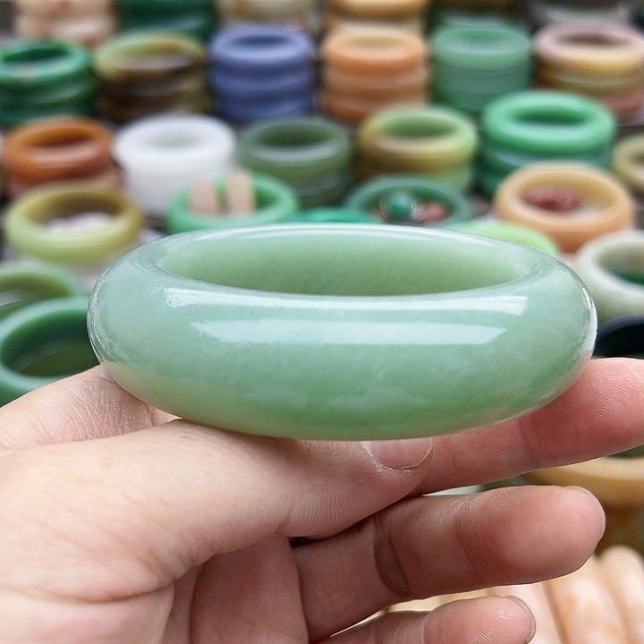 未镶嵌手镯（圆镯）石英质玉