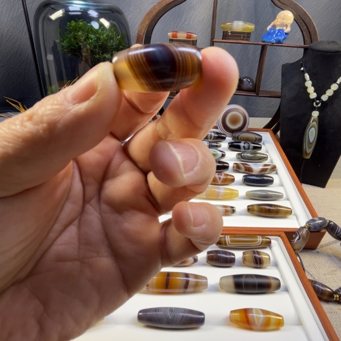 小***多玛瑙/玉髓未镶嵌颈饰