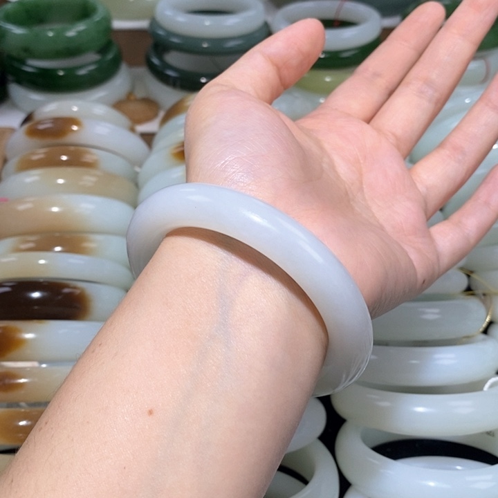 和田玉手镯未镶嵌羊脂白镯57