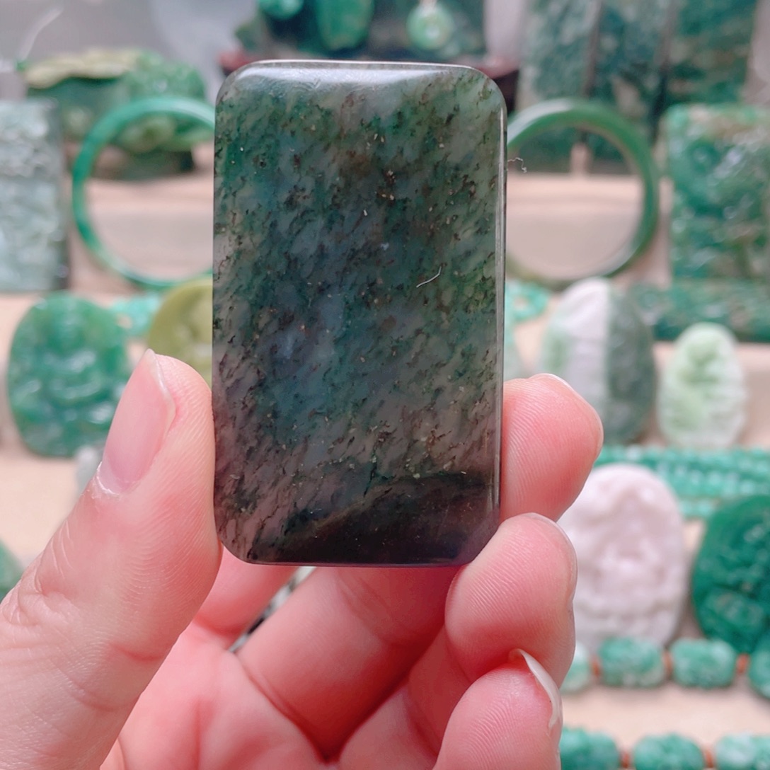 独山玉未镶嵌颈饰