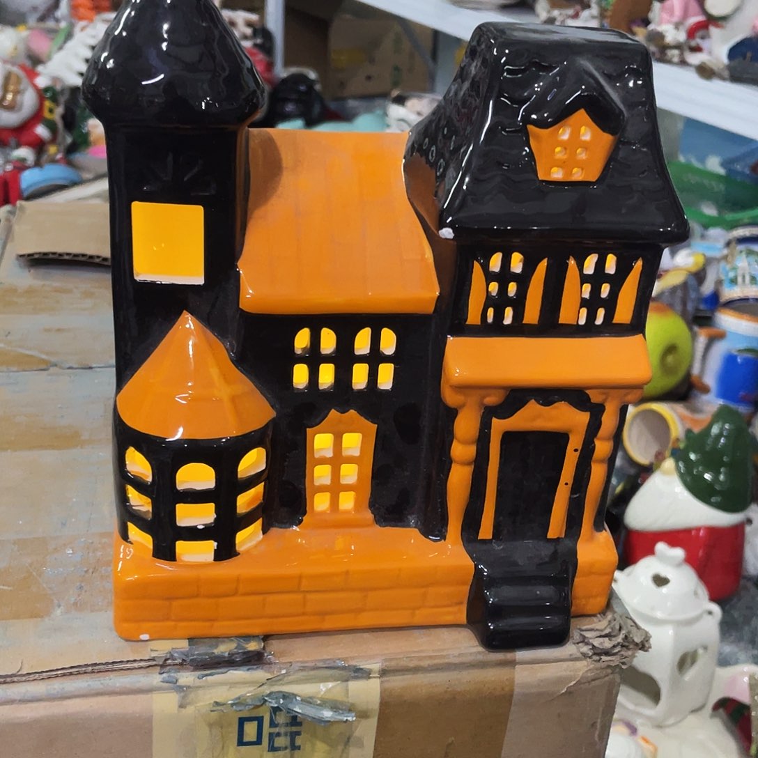 摆件  磕碰。 封釉。       