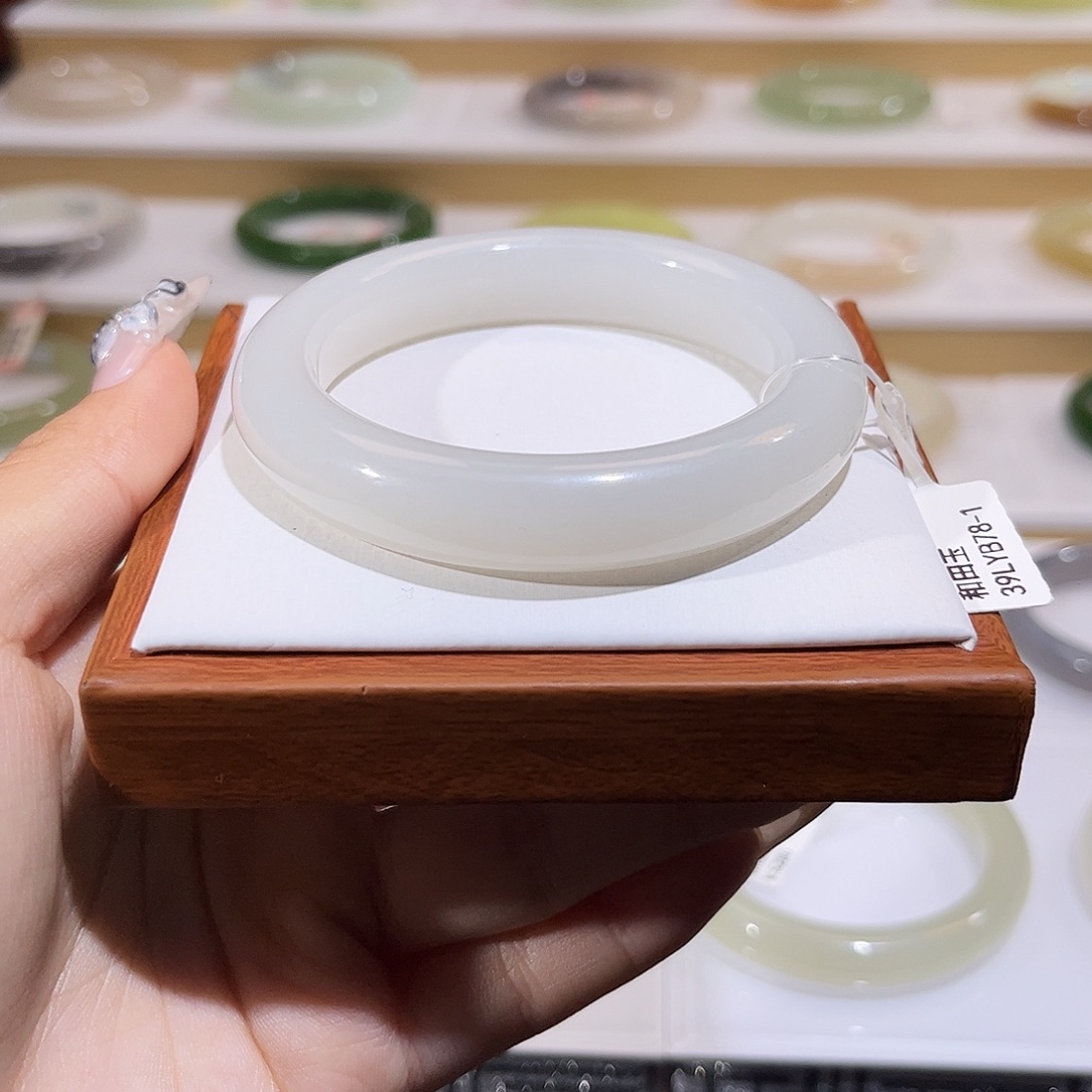 和田玉未镶嵌手镯暖白透