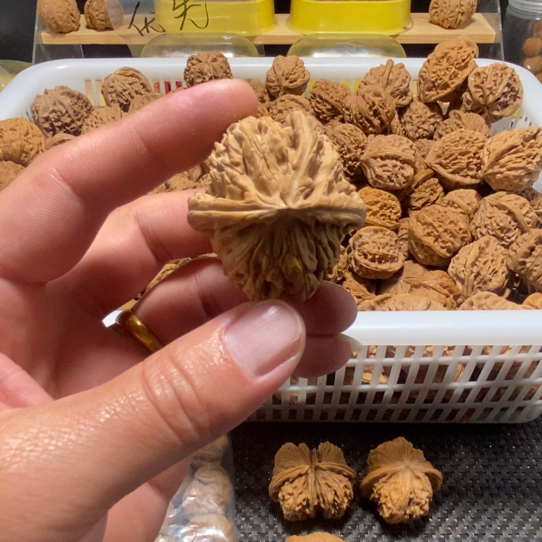 M***e文玩核桃吊坠核桃异形