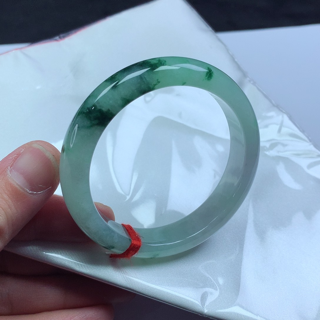 翡翠手镯未镶嵌披****?52正圈