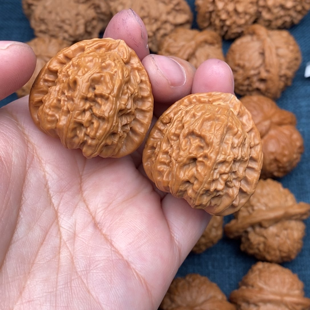 文玩核桃把件37老树三角白全品