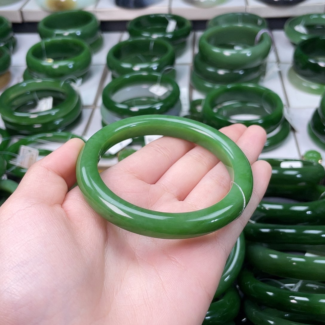 和田玉（碧玉）未镶嵌手镯