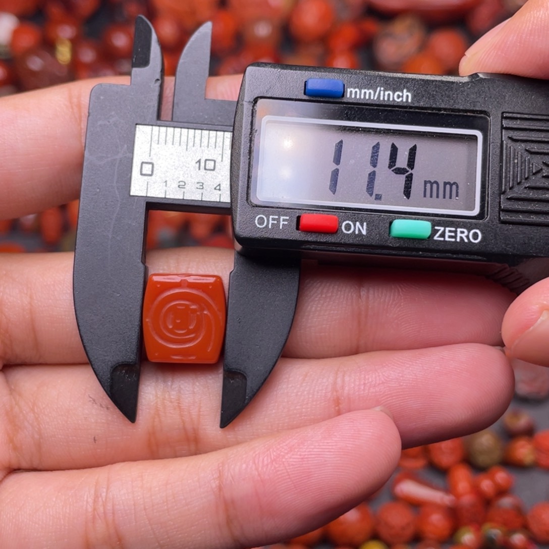 悠***咪南红玛瑙未镶嵌配饰