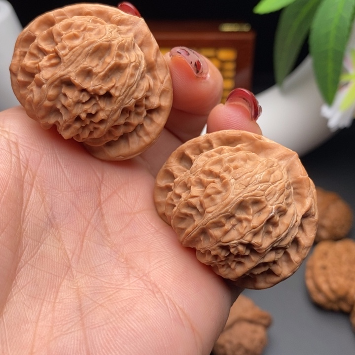 文玩核桃把件宫灯