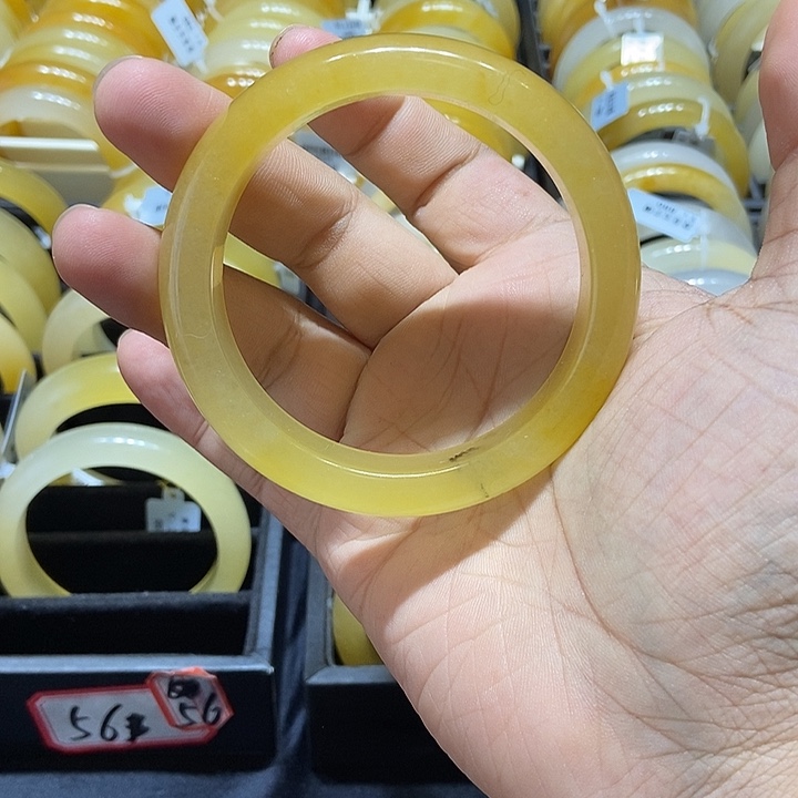 石英质玉（黄龙玉）手镯未镶嵌