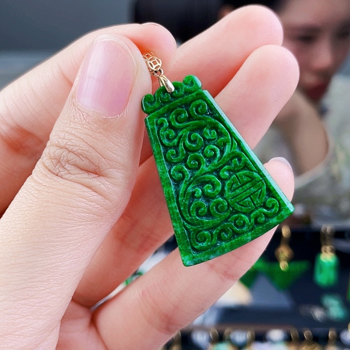 翡翠颈饰18K金镶嵌饰品