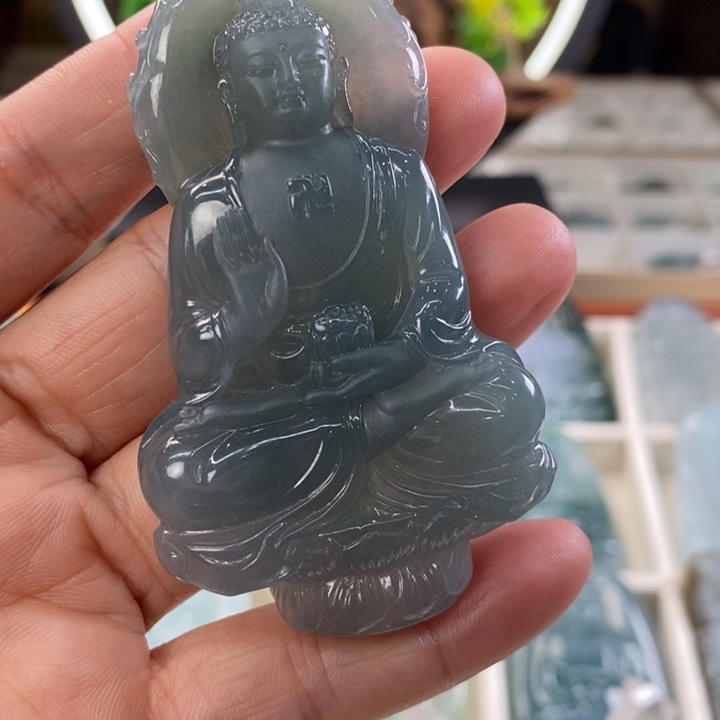 翡翠颈饰未镶嵌M*c翡翠