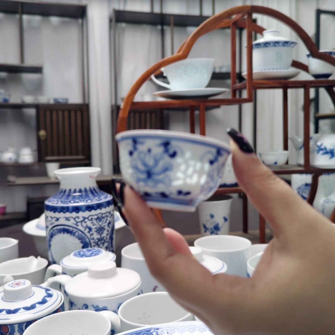 陶瓷手绘吉祥如意小杯一个