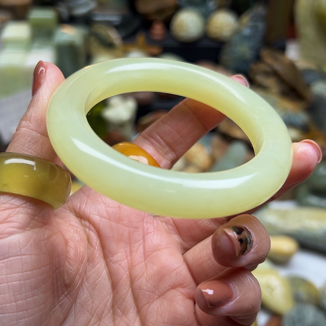 岫玉未镶嵌颈饰辽阳料55.6有瑕