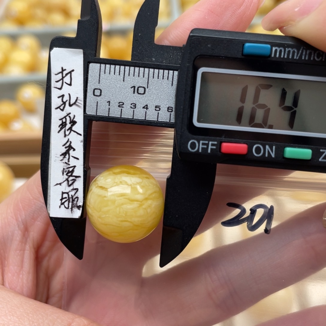 蜜蜡裸石未镶嵌卢****)蜜蜡