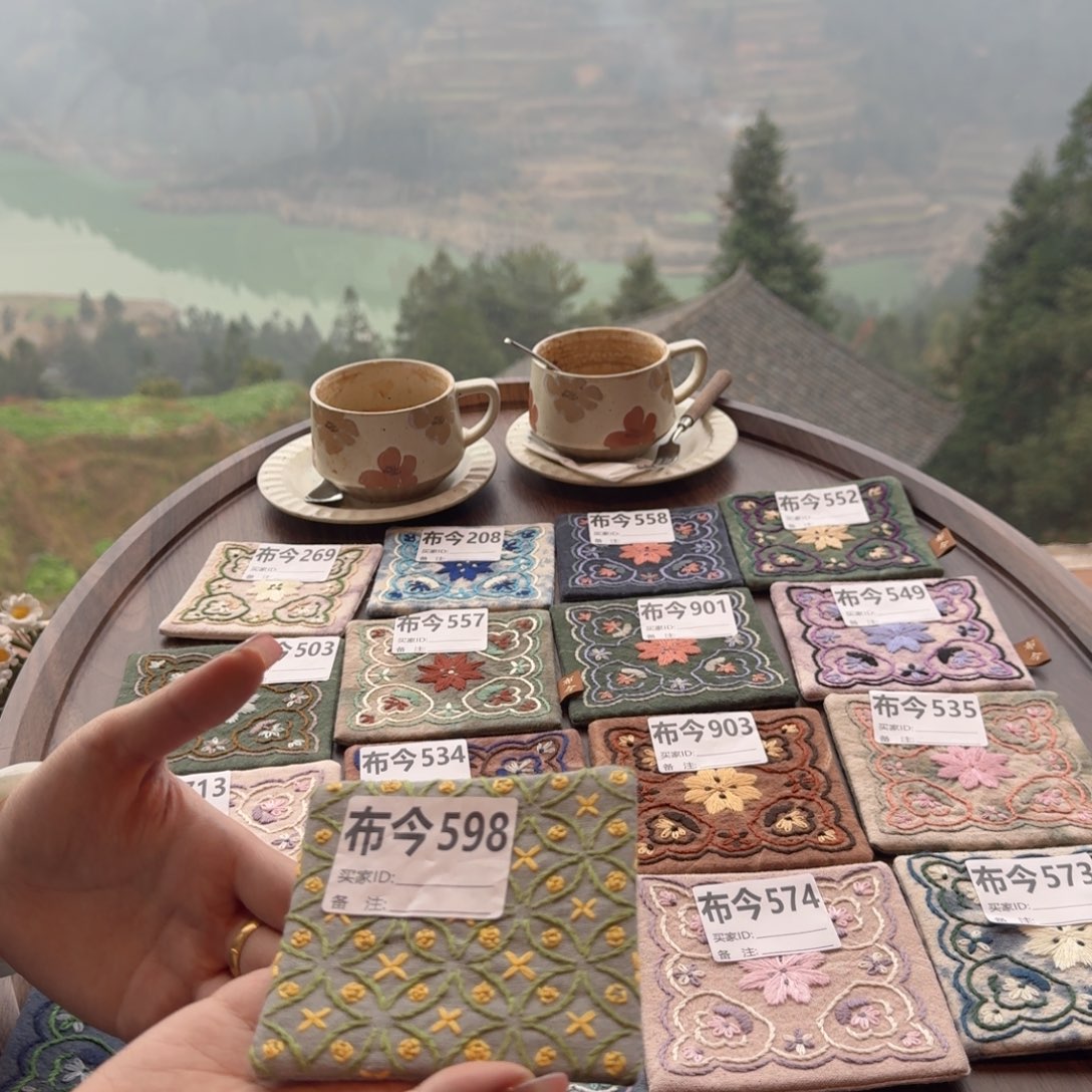 暴***师刺绣598一张铜钱花杯垫