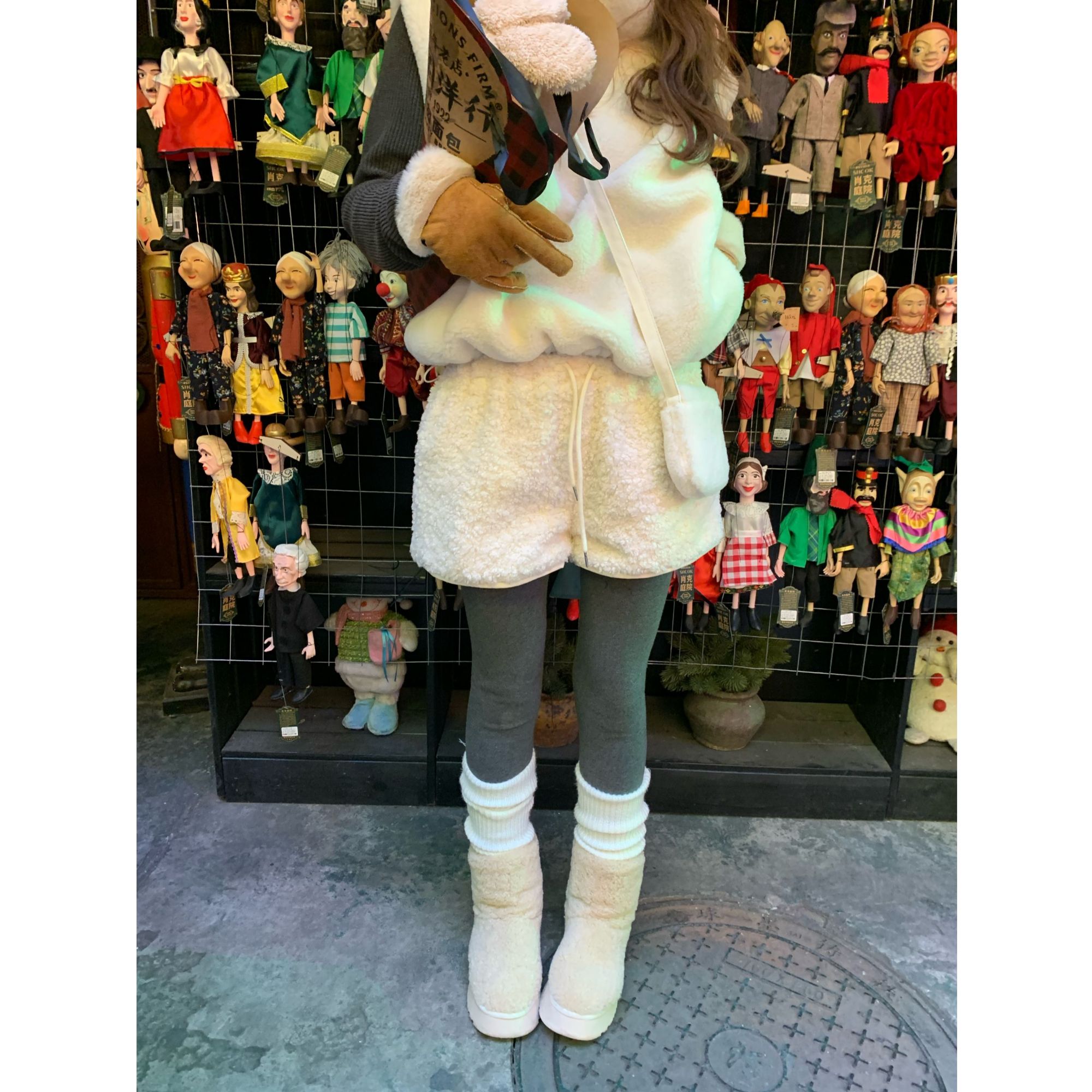 【OneMinute】韩系时尚百搭两色卷卷毛短裤