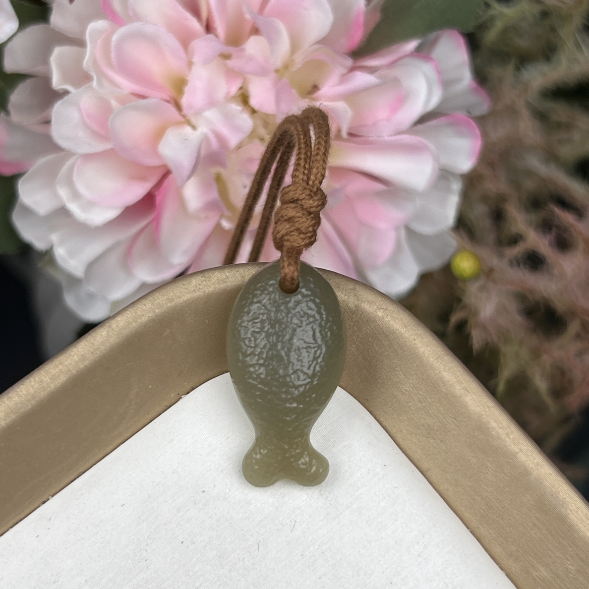 和田玉卡15-30mm小鱼吊坠编号012