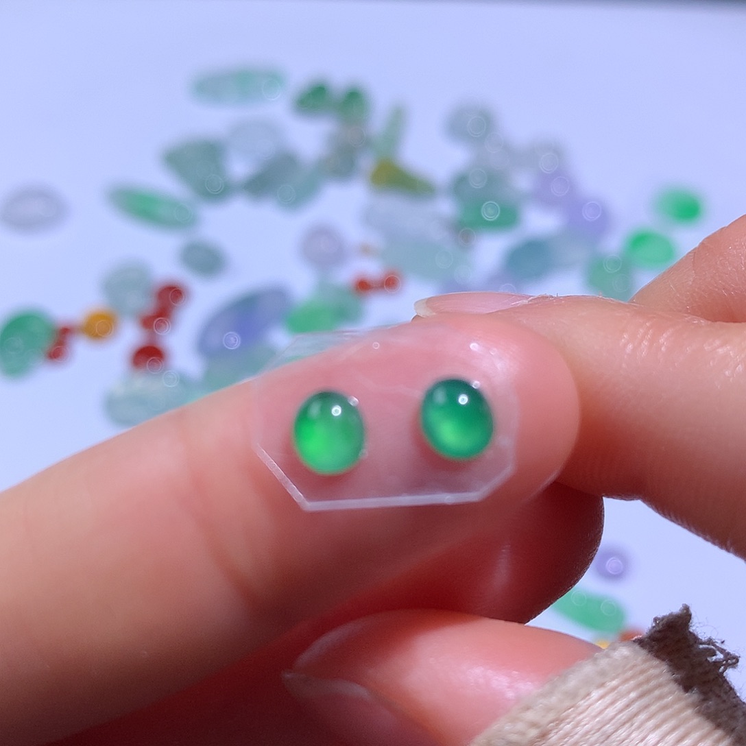 翡翠颈饰未镶嵌耳钉