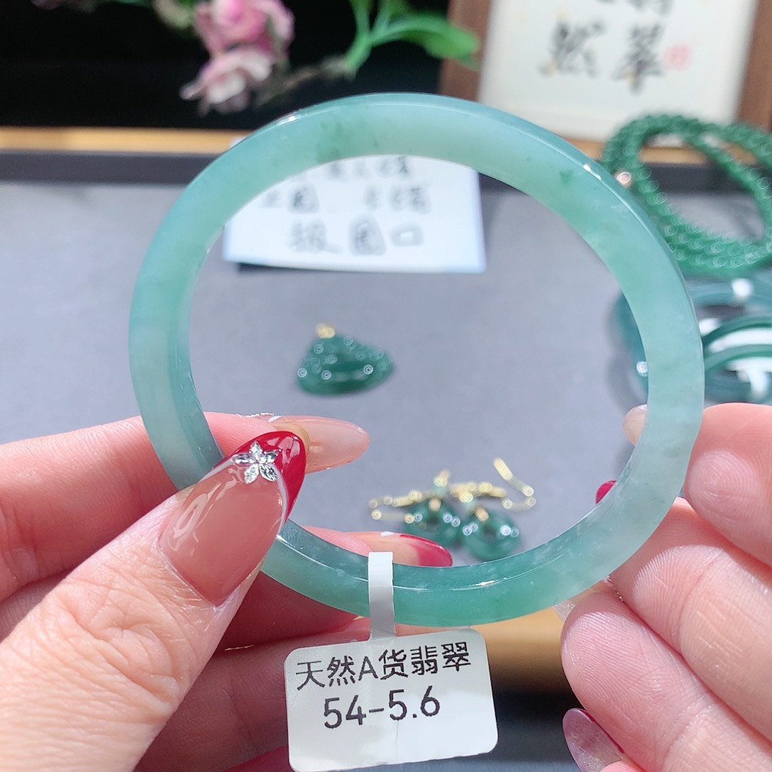 翡翠手镯（圆镯）未镶嵌