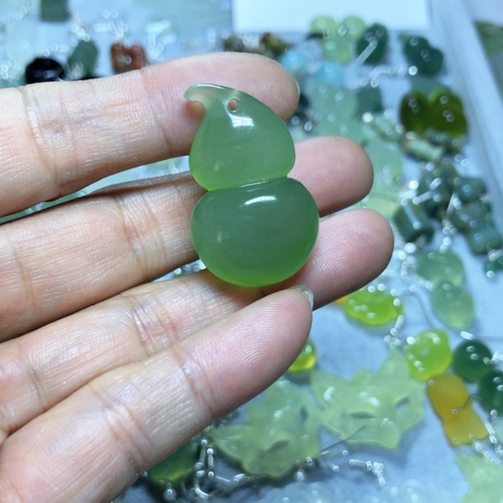 【闪购商品】蛇纹石玉挂件未镶嵌