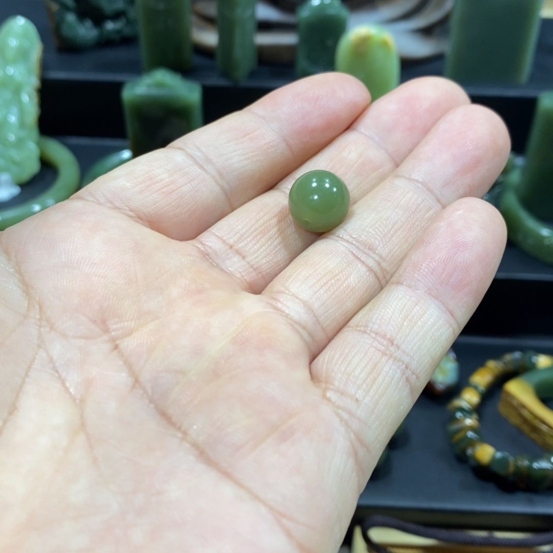 汉***痴岫岩老玉（透闪石质玉）未镶嵌颈饰