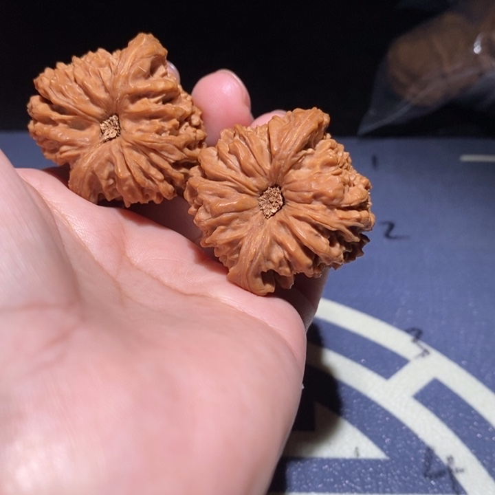 文玩核桃吊坠38尺凹底南疆石