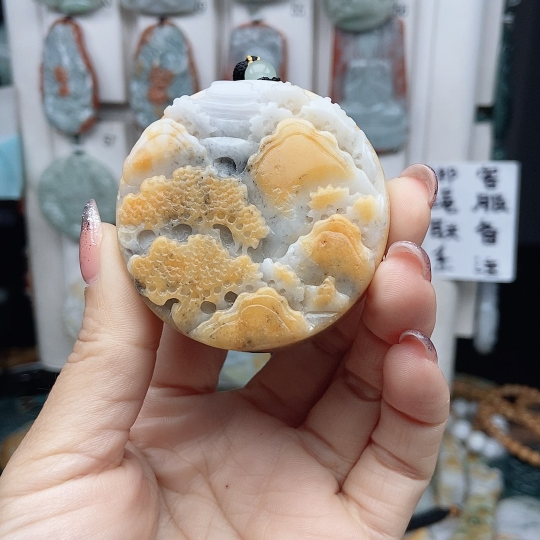 翡翠颈饰未镶嵌翡翠