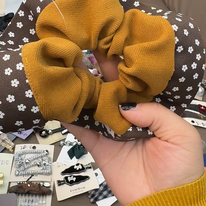 栗****皮质铁合金黄色发圈