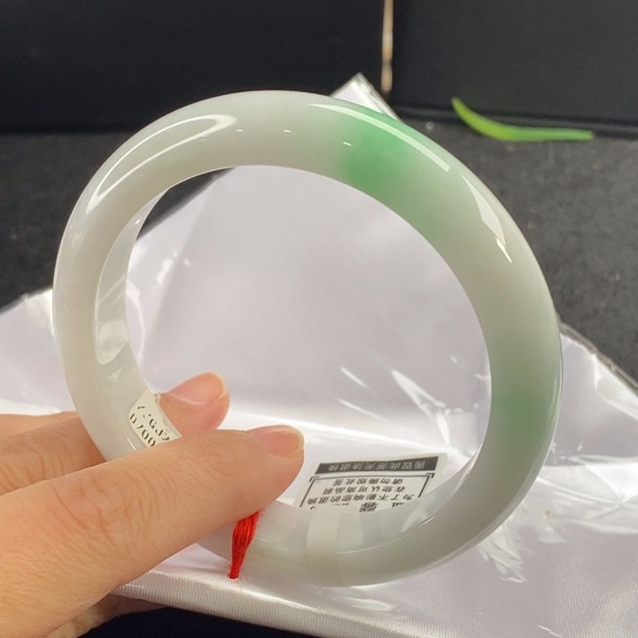 翡翠未镶嵌手镯62圈