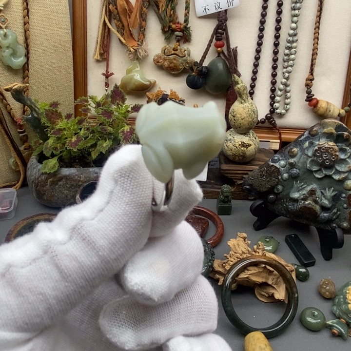 透闪石质玉戒指未镶嵌