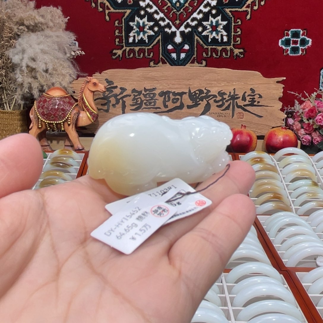 颈饰未镶嵌和田玉（糖玉）天然且末金糖貔貅