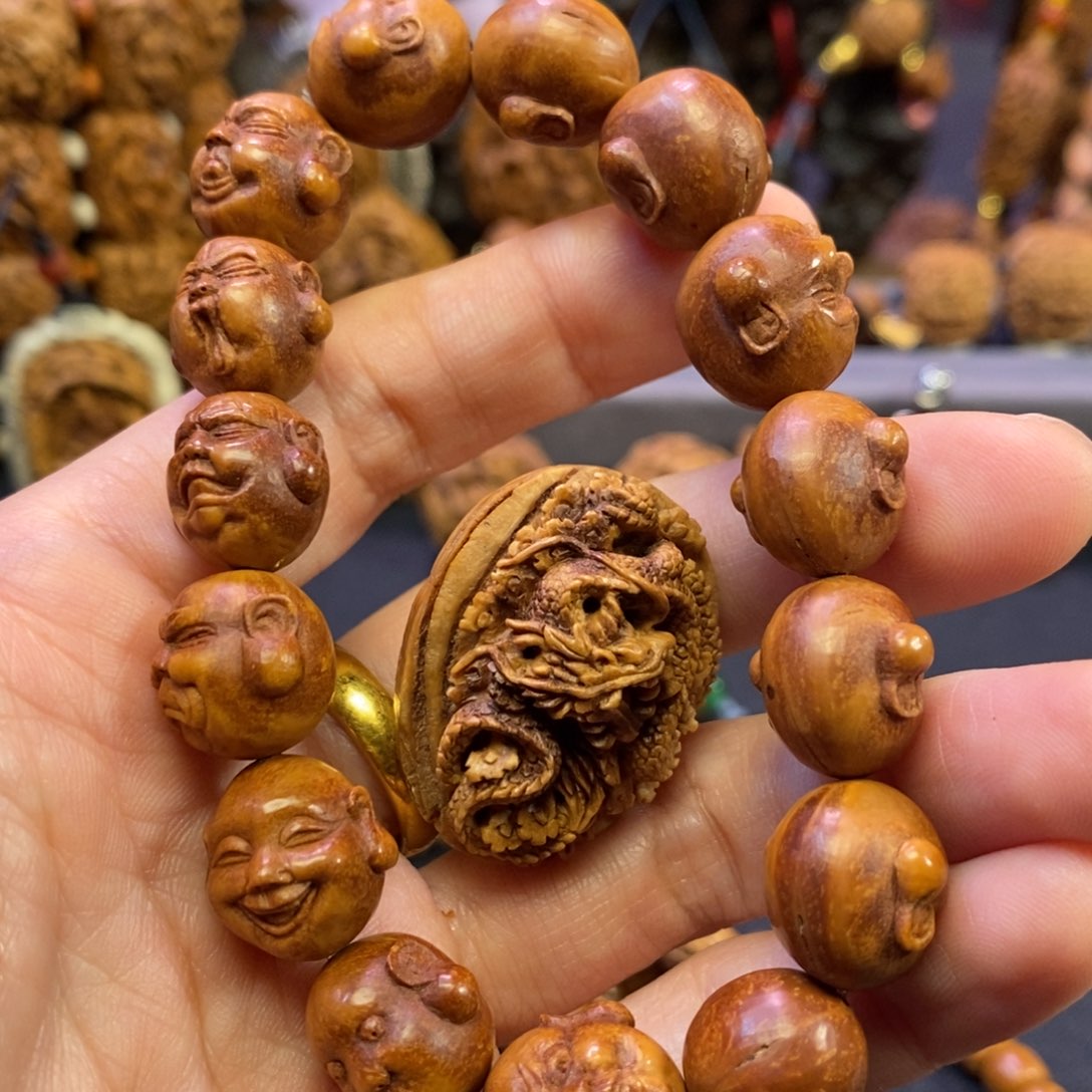 文潍坊核雕桃核雕刻人生百态