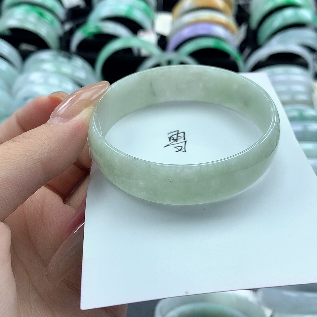 未镶嵌手镯翡翠公主