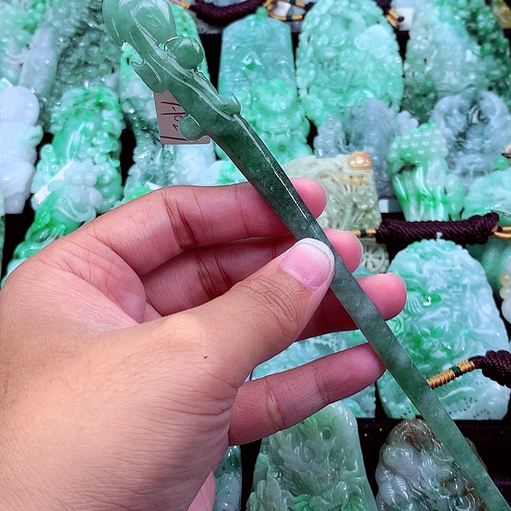 吊坠(不含链)未镶嵌翡翠