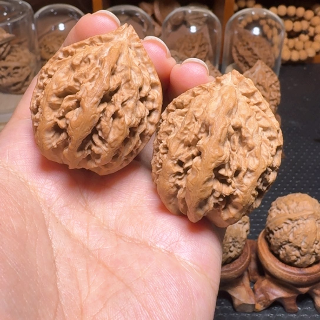 文玩核桃把件蚂蚁纹虎头