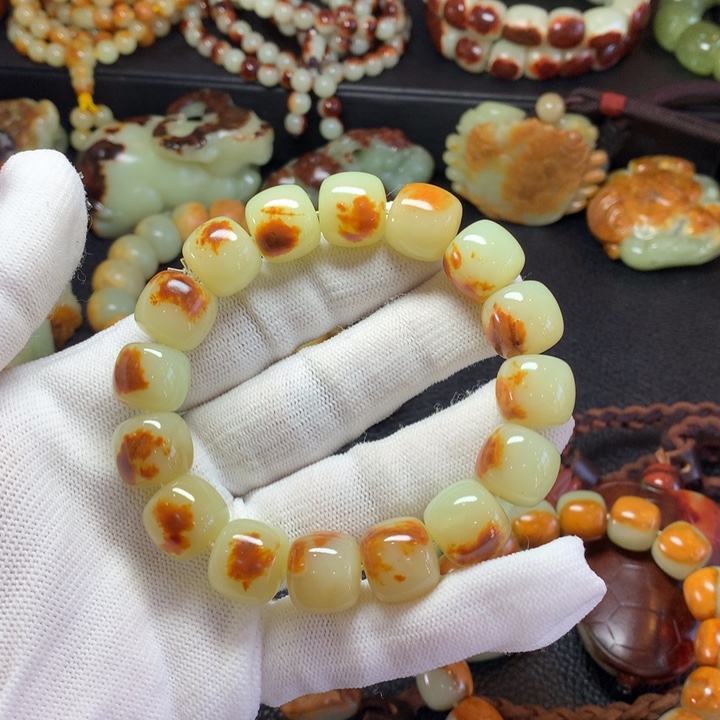 岫岩河磨玉（透闪石质玉）手链未镶嵌美****商