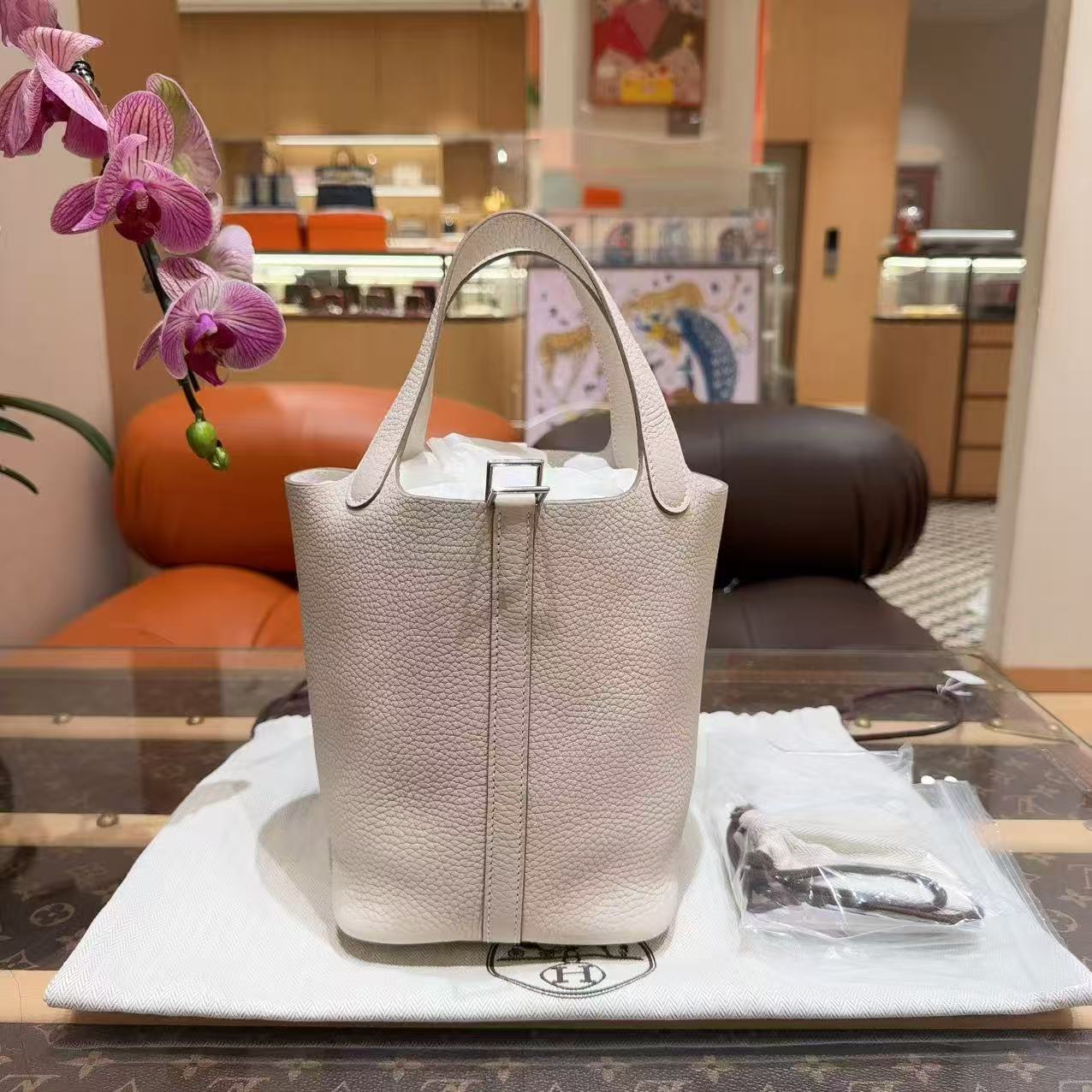 未使用 Hermes/爱马仕 水桶 18 奶昔白 银扣 TC 皮 K刻