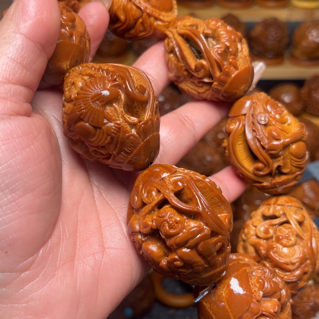 本***癫橄榄核把件镂空财神3.56