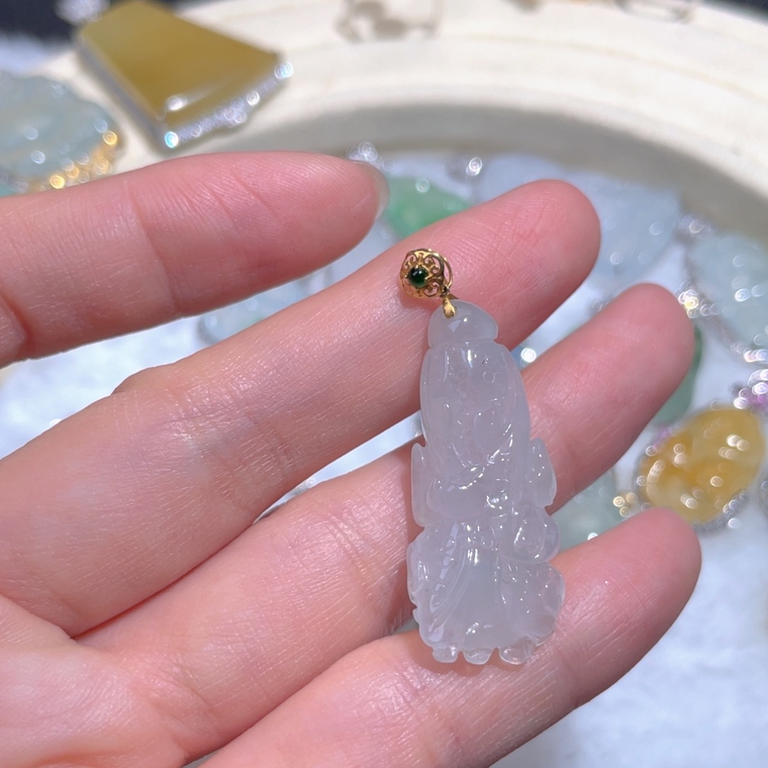 翡翠颈饰18K金镶嵌翡翠