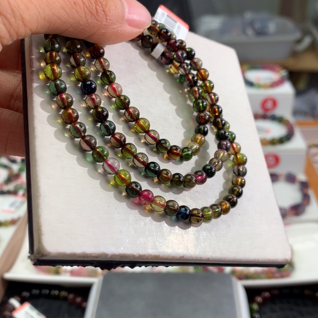 碧玺未镶嵌手链    5.3mm。