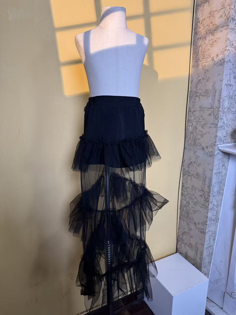 166黑拼接裙白色潮服模特走秀潮服时尚裙子