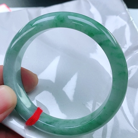 翡翠手镯未镶嵌翡翠手镯未镶嵌