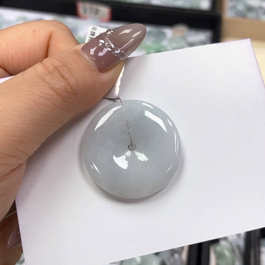 翡翠颈饰未镶嵌平安扣