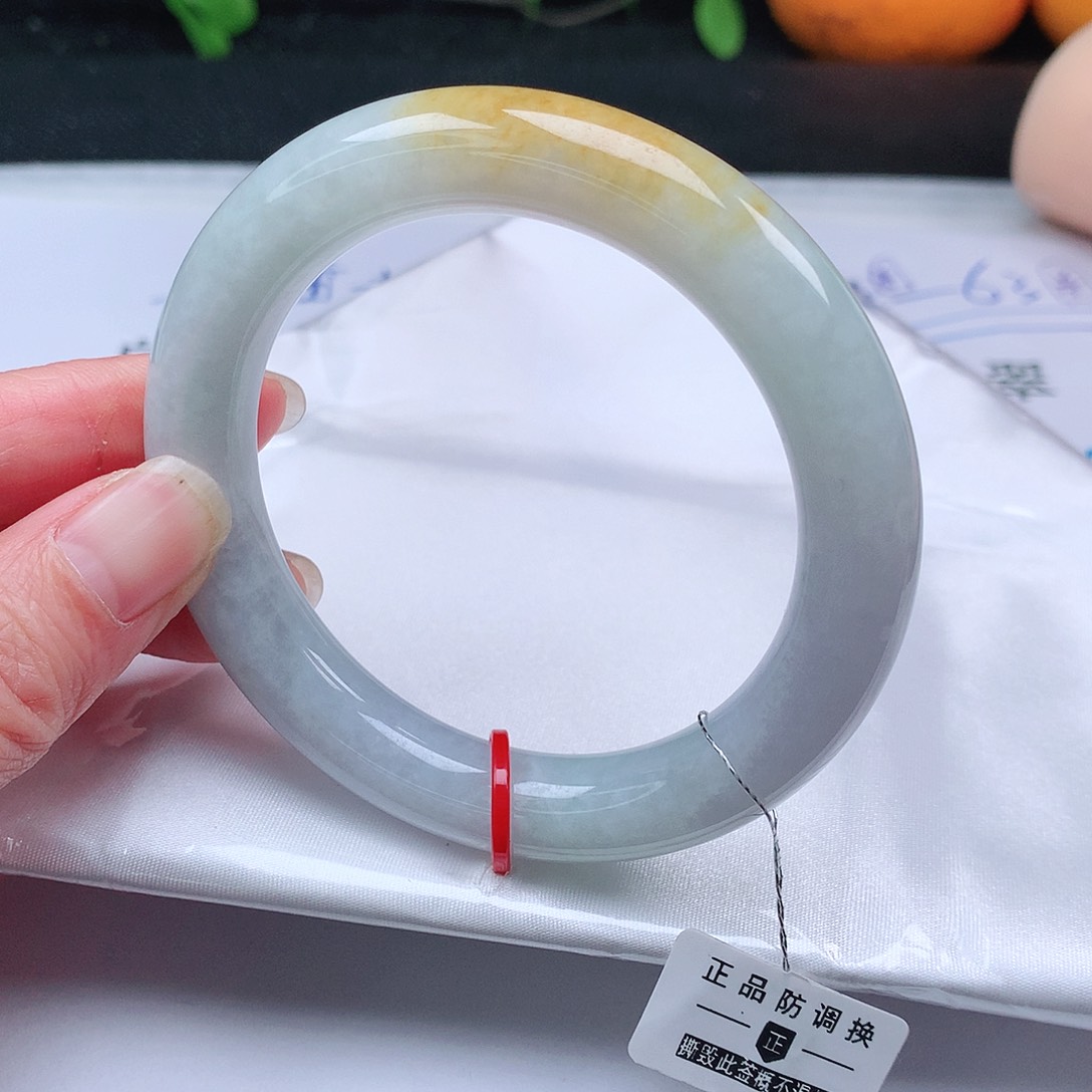 翡翠手镯未镶嵌56圈