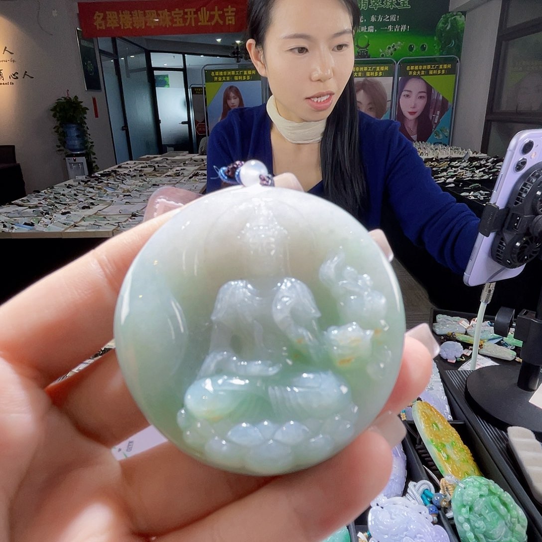 颈饰未镶嵌翡翠一个
